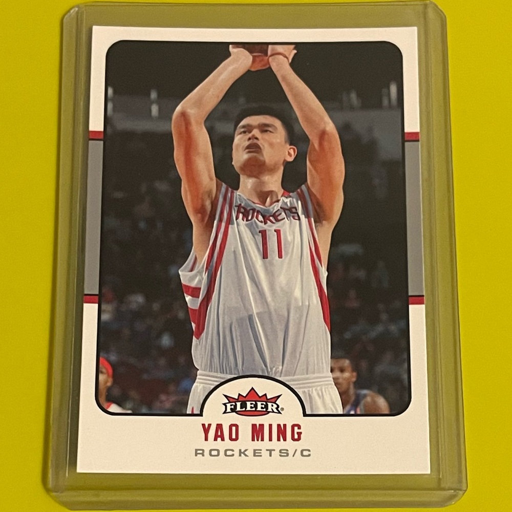Yao Ming #69 2006-07 Fleer Basketball Trading Card